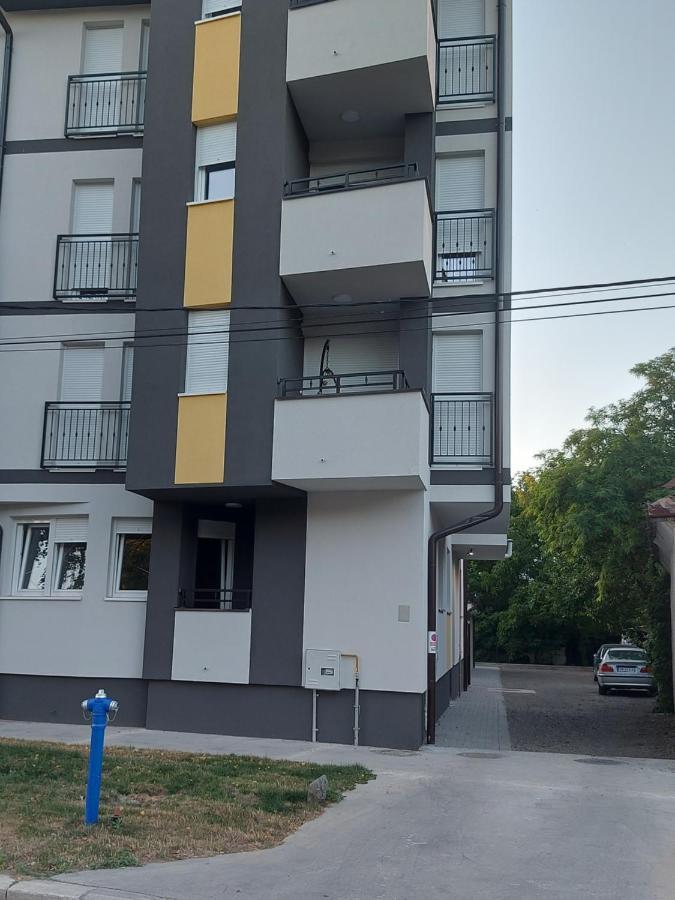 # Espresso 2 Apartman Sa Garazom Sremska Mitrovica Eksteriør bilde