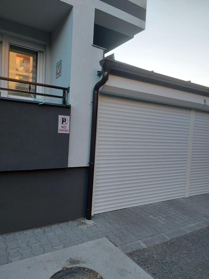 # Espresso 2 Apartman Sa Garazom Sremska Mitrovica Eksteriør bilde